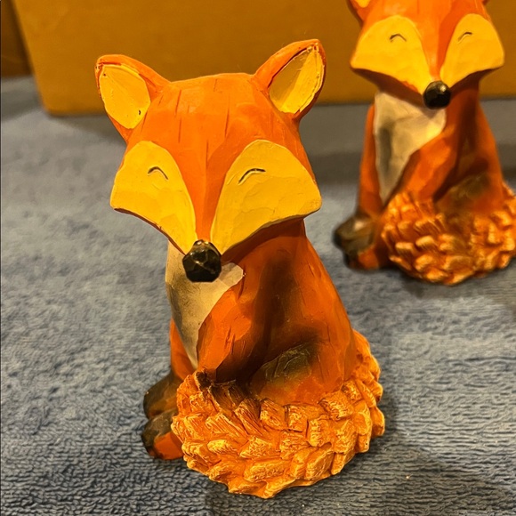 Set of Three Orange Fox Figurines - Picture 2 of 9